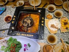 -老牌坊云南鱼豆花火锅(哈西万达店)