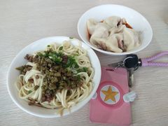 -岳四孃老面馆(四川师范大学狮子山校区桂苑店)