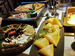 -尚尚仙·酸汤猪手·猪肚鸡火锅(华联万柳购物中心店)