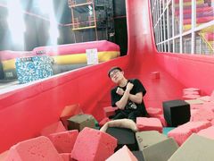 -嘿哟动霸CHUA·新潮玩运动娱乐中心·蹦床滑冰团建乐园