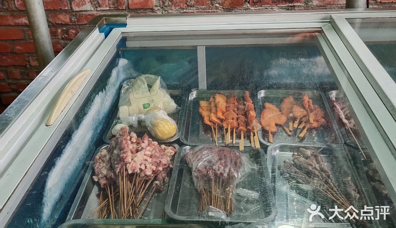 果断的点了份烤蚝，还有羊肉串