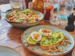 牛油果煮蛋吐司-RAC BAR(安福路店)