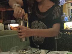 热情的老板娘-火车头法国西餐厅
