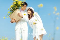 -雪中彩影婚纱摄影·微光艺术中心