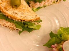 香草鸡肉牛油果三明治-COMMUNE幻师(鎏嘉码头店)