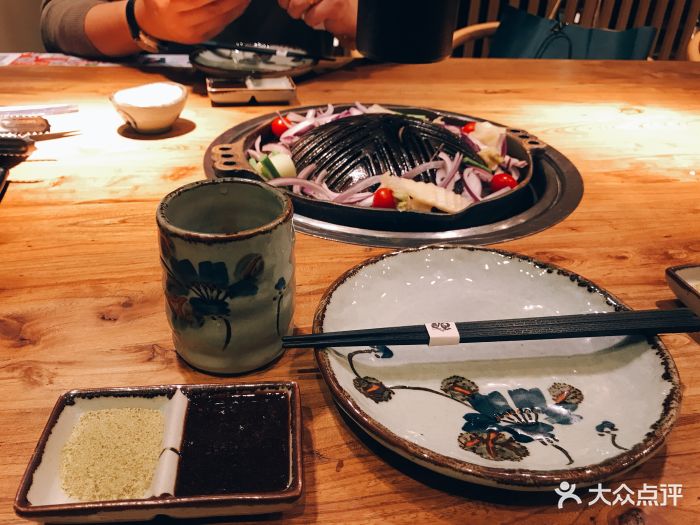 角屋北海道烧肉专门店(百联又一城店)餐具摆设图片 - 第1张