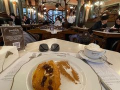 -Majestic Café