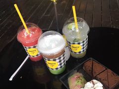 -莓园冰淇淋店