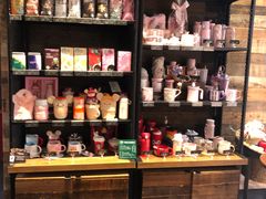 零售区-星巴克臻选(上海长风大悦城店)