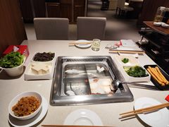 -海底捞火锅鲜切牛肉主题店(长寿路店)