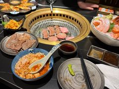 -山川小町·极番烧肉(新地假日广场店)