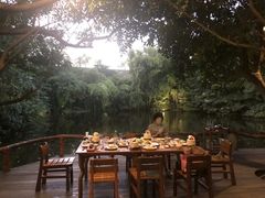 -Chom Cafe and Restaurant