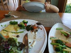 -Chom Cafe and Restaurant