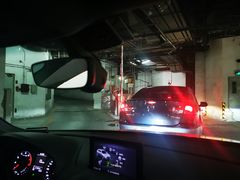 -世纪都会-停车场