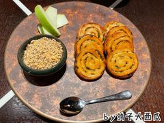 榛果焦糖鹅肝酱拌葱油饼-杭州西子湖四季酒店·金沙厅