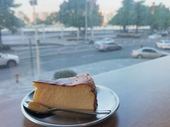 岩烧芝士蛋糕-RWORK·COFFEE(滨江店)