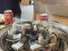 -围炉肉舍•炭烤活鳗•丹东海鲜烤肉(步行街店)