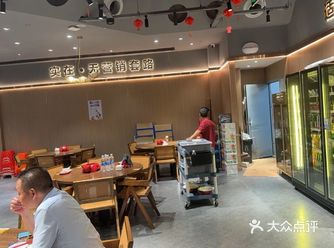 店铺的外卖与堂食类似，第一次去店内吃被店内的环境所吸