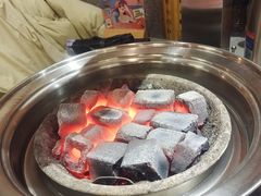 -围炉肉舍•炭烤活鳗•丹东海鲜烤肉(步行街店)