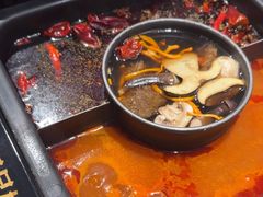 -老牌坊云南鱼豆花火锅(哈西万达店)