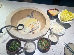 云南抚仙湖蒸汽石锅鱼-云荷里·蒸汽石锅鱼·云南菜(中发百旺店)
