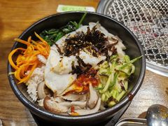 传统石锅拌饭-·缸桶屋·韩式牛肋条自助烤肉(西湖D11店)
