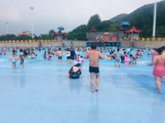 -汤山欢乐水世界