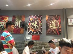 大堂-爆炸头阿姨小四川正宗川味小吃(无任何分店)