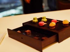 Petit&nbsp;Four-Caprice(香港四季酒店)