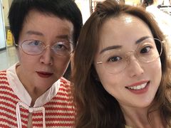 -黄益静眼镜行
