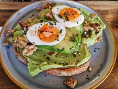 牛油果煮蛋吐司-RAC BAR(安福路店)