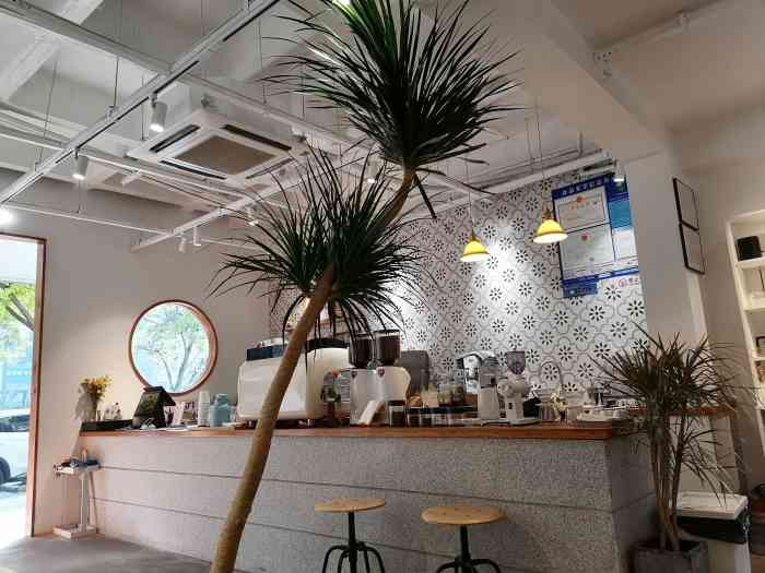 石藤咖啡-"朋友推荐的一家店,说这里的咖啡和司康都很.