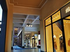 -王府井奥莱临潼小镇(临潼店)