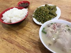 -雷祖芳老妈蹄花店