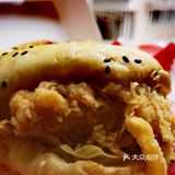 努力打螺丝，汉堡随便吃，塔斯汀西大街店有高人