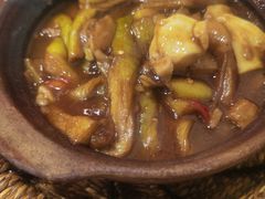 咸鱼鸡粒茄子煲-熠盛粤味(永康路店)