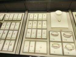 -周大福CHOW TAI FOOK(宝山苏宁易购店)