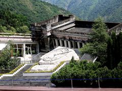 -四川汶川特大地震漩口中学遗址