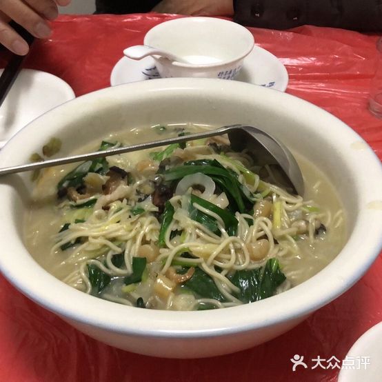 金凤饭店(大东实业大厦西南)