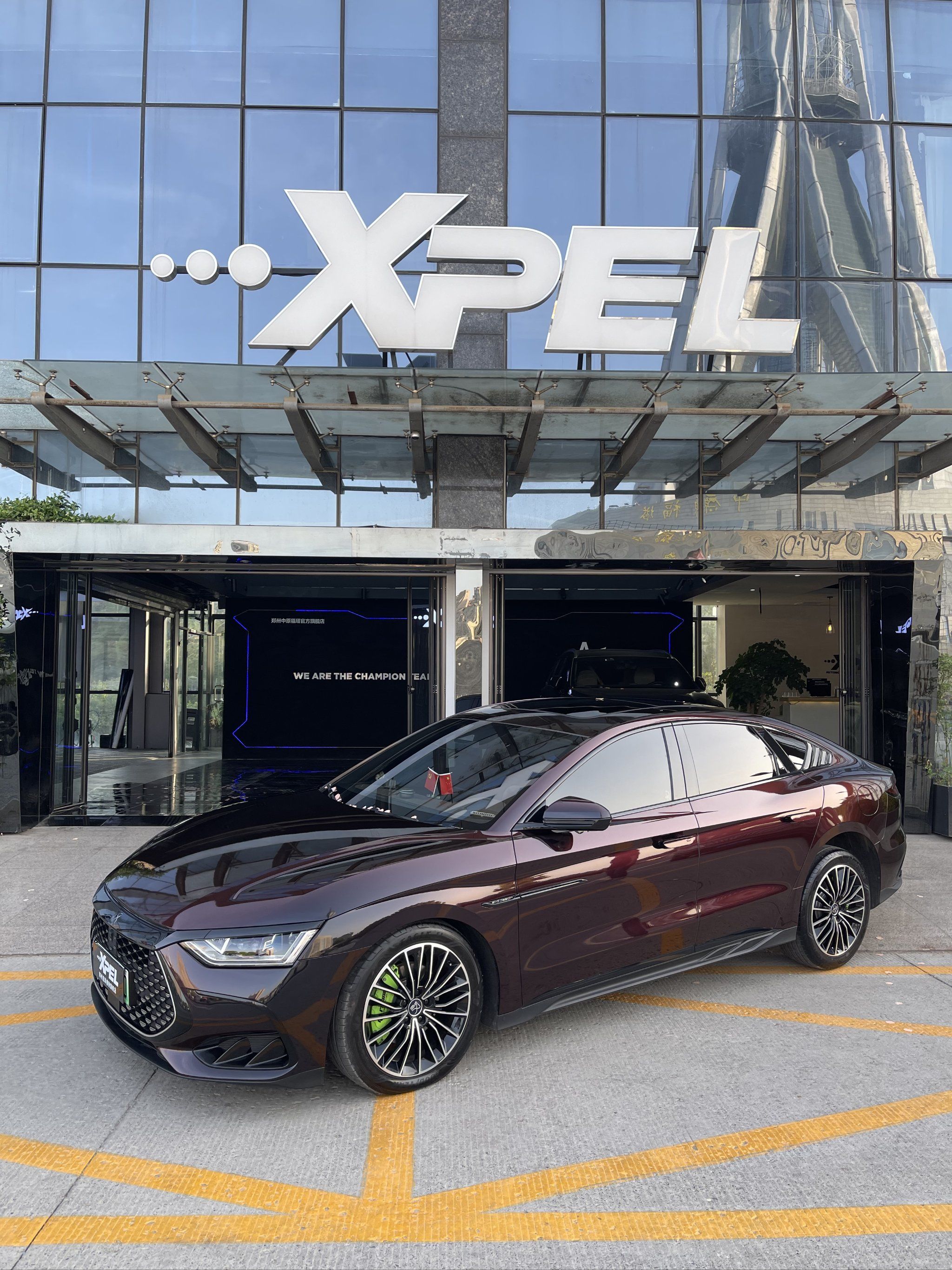 流光溢彩黑魅红