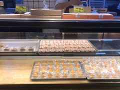 面包甜点陈列柜-鲍师傅糕点(江苏路店)