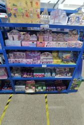 -逝水玩具折扣店