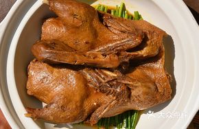 Braised Duck with Herbal Medicine in Clay Pot