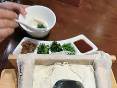 -东口码头·烧鸽子·鱼头泡饼·地方菜(金鹰悦城店)
