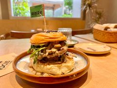 松露菌菇牛肉汉堡-龙治汉堡(中华城店)