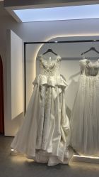 -现代经典婚纱摄影