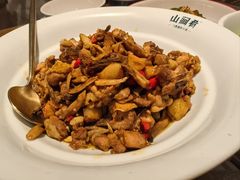 -山涧肴·湘味家肴(松岗满纷天地店)