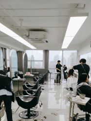 -镁连社·美联社