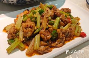 Small Sichuan Pepper Meets Small Field Chicken