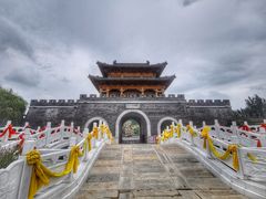 -雪山彩虹谷景区